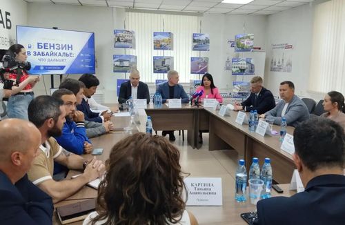 Губернатор, депутаты и АЗС. Кто искал бензин для Забайкалья, а кто пиарился на кризисе? 