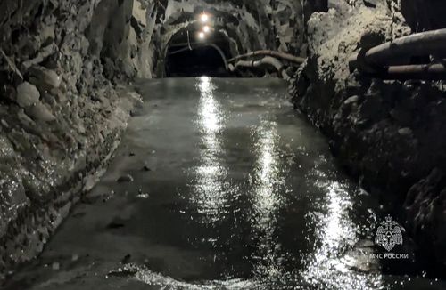 На шахте в  Амурской области прекратили поиски 13  горняков  