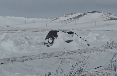 Апрельский снег замел машины в Борзинском рай...