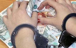 ​Пассажирка обманула таксиста и присвоила 64 тысячи рублей