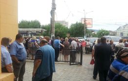 ​Около 1 тыс. человек пришли попрощаться с Анатолием Михалевым