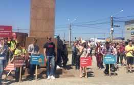 «Какой же митинг без школьника»