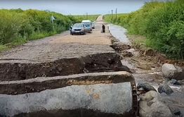 Дорожники восстановили проезд к Вершино-Дарасунскому после наводнения