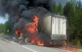 Три автомобиля сгорели на трассах Забайкалья, один человек погиб