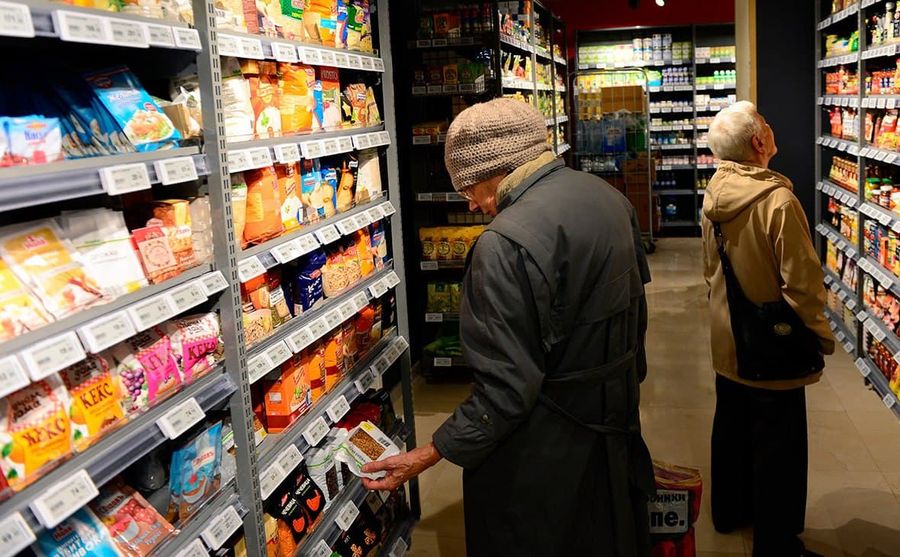 Получателям жилищных пособий предложили давать продуктовые карточки