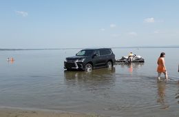 Герой вчерашней новости про машины в Арахлее узнал себя на нашем сайте и собрался подать в суд на 