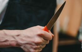 В Чите бомж зарезал своего собутыльника, а после сжег его тело
