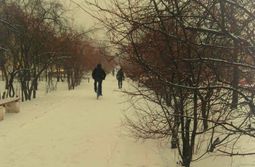 Минус 15? Не, не слышал. Зимний велосипедист....