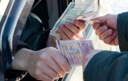 Экс-сотрудника ГИБДД в Краснокаменске приговорили к реальному сроку за взятки 