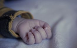 Жительница Шерловой горы нашла мёртвой свою трёхмесячную дочь и ушла в запой на два дня. Возбуждено уголовное дело.