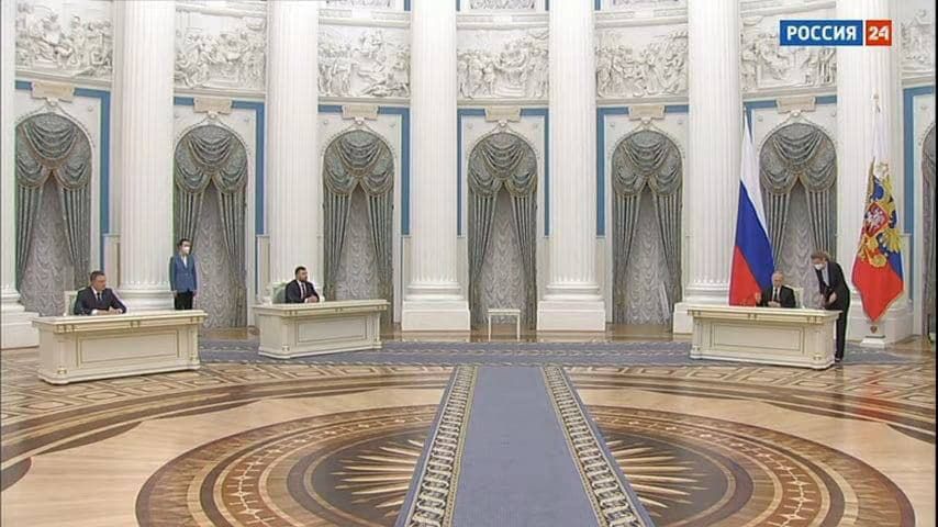 Путин поручил Минобороны обеспечить поддержание мира в ДНР и ЛНР вооруженными силами