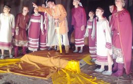 Детский театр «Белая Ворона» ищет средства для поездки на фестиваль в Санкт-Петербург