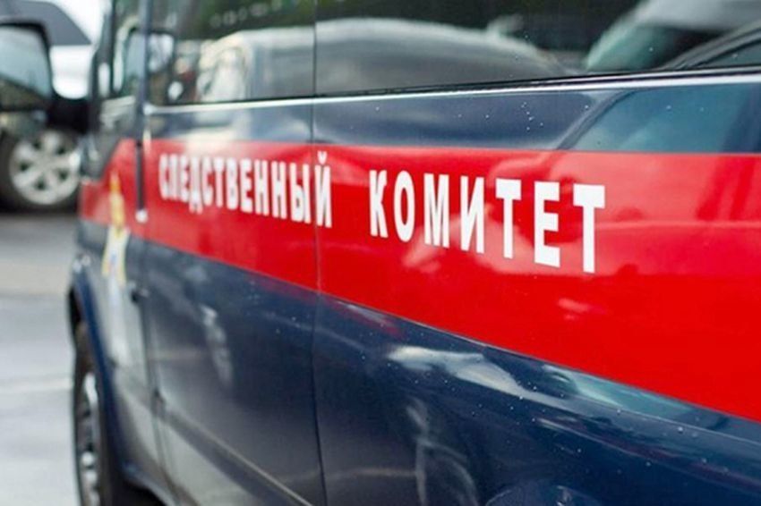 Следователи возбудили уголовное дело после того, как ребенка на ГРЭСе придавило забором 