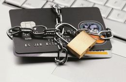 Бойцу СВО заблокировали карту и оставили семью без денег
