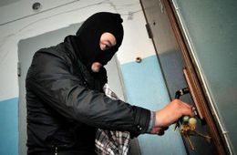 Читинцы нашли на улице ключи и обокрали квартиру