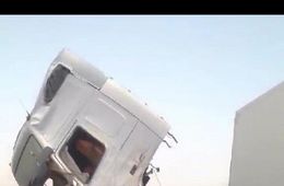​На трассе в Могойтуйском районе столкнулись две фуры и микроавтобус