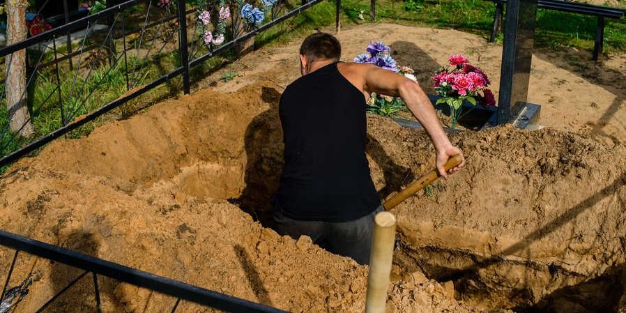 Читинца убило молнией, когда он копал могилу