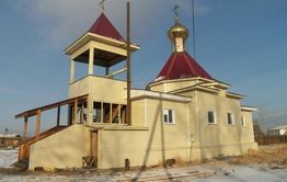 В селе Верх-Чита храм оскверняется мусором с соседней свалки