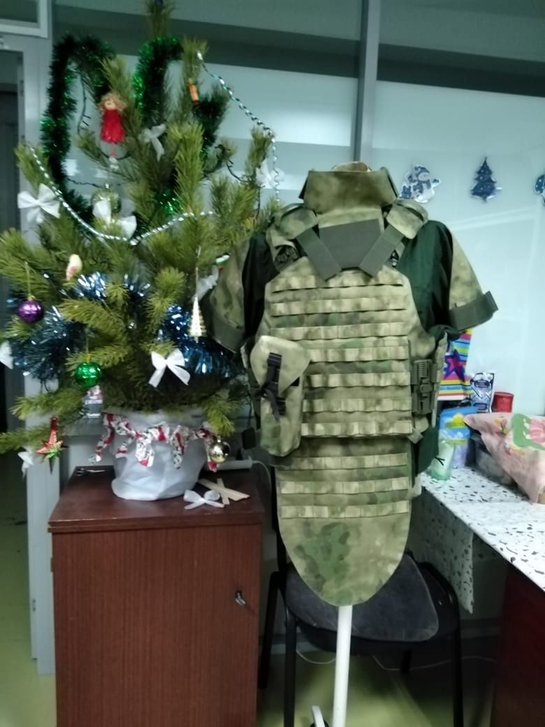 Волонтеры приглашают мужчин помогать в изготовлении бронежилетов