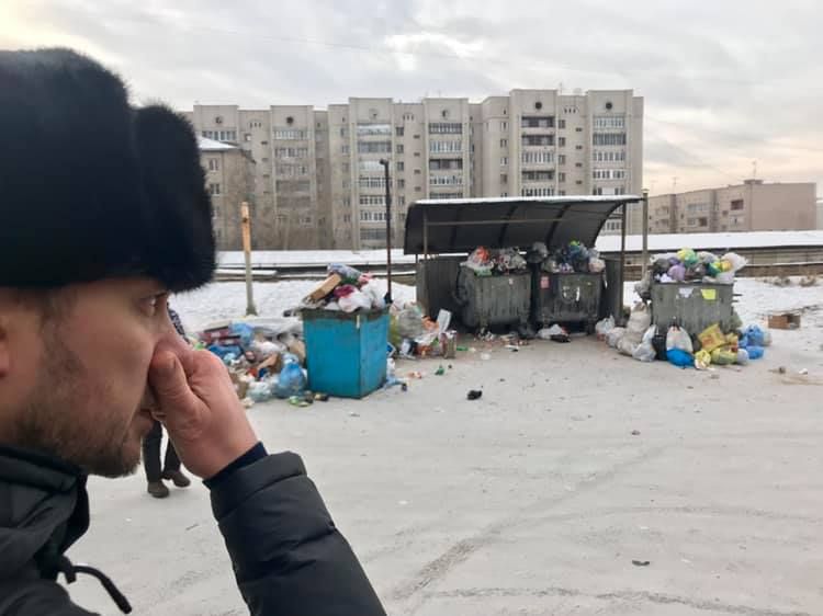 Губернатор на мусорных кучах