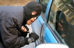 На КСК в Чите ночью обокрали четыре автомобиля 