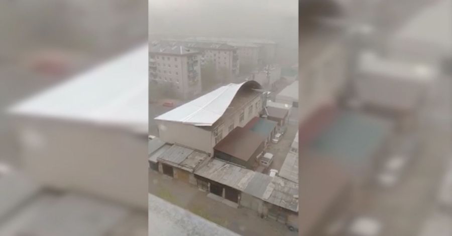 Вечорка ТВ: Ураганный ветер сносит крыши домов в Чите 13 мая 2020 