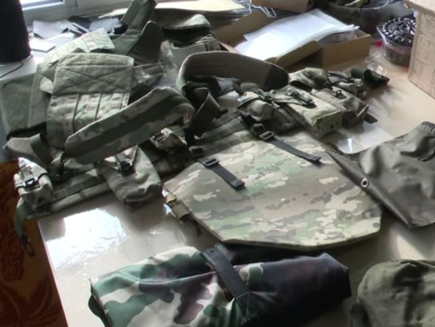 Бронежилеты для СВО делают добровольцы в Чите