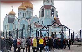 Большая очередь прихожан выстроилась к мощам Святой Матроны