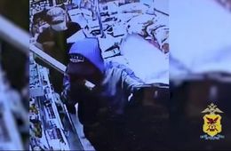 Двое в масках украли в магазине Забайкалья 6 тысяч рублей и блок сигарет