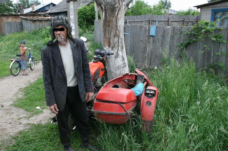 Слабоумие и отвага: в Каларах местный житель угнал мотоцикл, пытался его завести, подсвечивая спичками, и устроил пожар