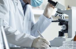 ​Стимулирующие выплаты назначены медикам за выявление онкобольных в России