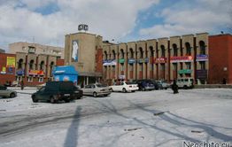 Яма глубиной 1,5 метра на Новобульварной, 96 угрожает прохожим