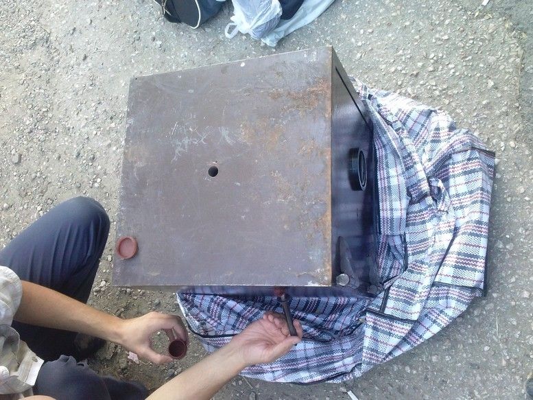Двое мужчин украли сейф с деньгами и золотыми украшениями из частного дома в Чите