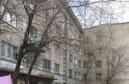 Читинка подставляет 6 ведер и 2 таза, чтобы ее комнату в общежитии не топило во время дождя