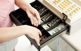 В Чите продавец обокрала магазин, отработав в нем всего неделю