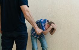 Забайкалец наказывал сына током. Он отправится в колонию 