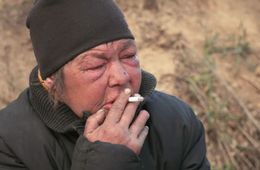 Женщину, живущую в землянке в Борзинском районе, транспортируют в читинский приют