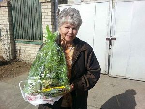 Вручен подарок - набор семян от «Вечорки» 