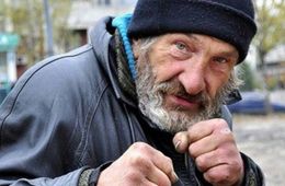 В Петровске-Забайкальском судят участкового, избившего бомжа