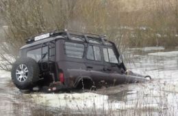 Три человека погибли в утонувшем в Чикое УАЗе