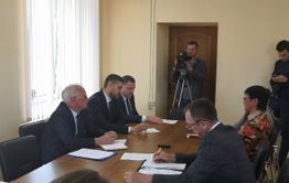 Погорельцам из Тасырхоя продолжают отказывать в жилье, люди плачут перед врио