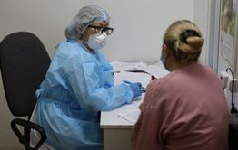 Каждый забайкалец с коронавирусом заражает минимум одного человека