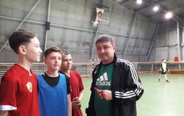 В футболе слюнтяев нет!