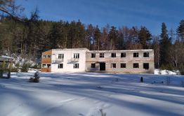 Суд запретил владельцу «Ямаровки» добывать воду из скважины
