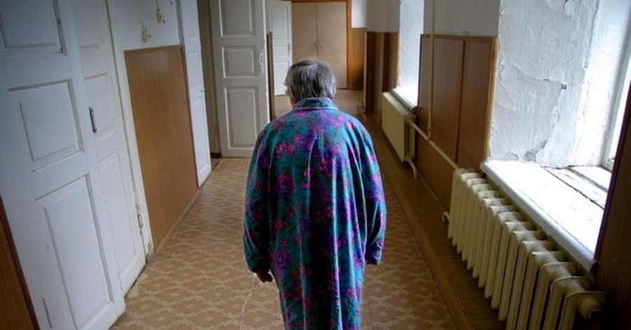 В Забайкалье пожилая женщина напала на внучку с молотком и пыталась ее убить