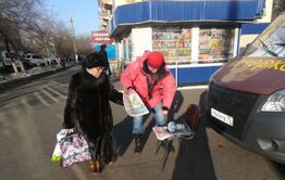 «Вечорка - Экспедиция» приступила к торговле газетами в Чите с песнями и плясками (видео)