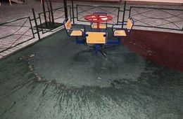 ​Жителю Читы поплохело после катания на самодельной электрокарусели в одном из дворов