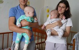 В Забайкалье папа ушел в декретный отпуск, чтобы помогать маме воспитывать тройняшек 