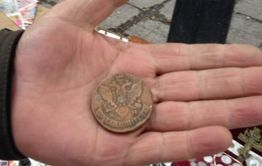 В центре Читы «впаривают» монеты под видом ценного антиквариата