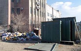 Двор по улице Журавлева — место выброса мусорных пакетов и мертвых детей